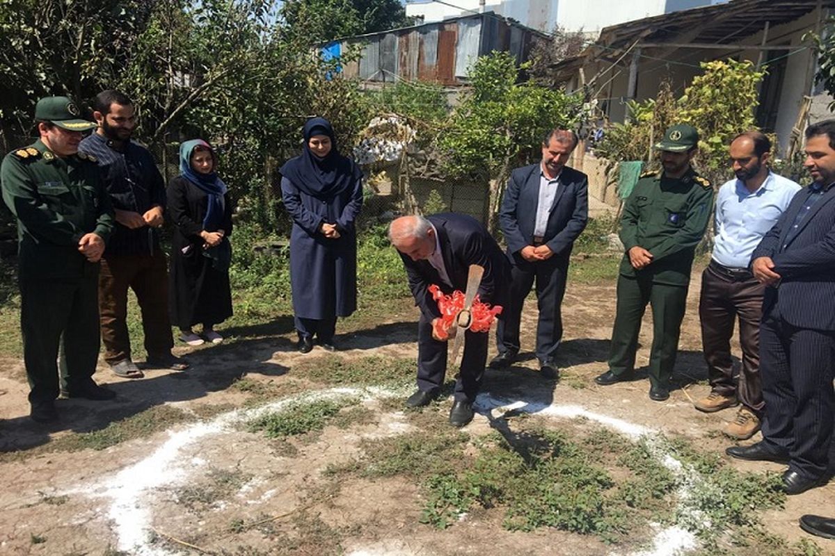 کلنگ احداث خانه محرومان به زمین زده شد