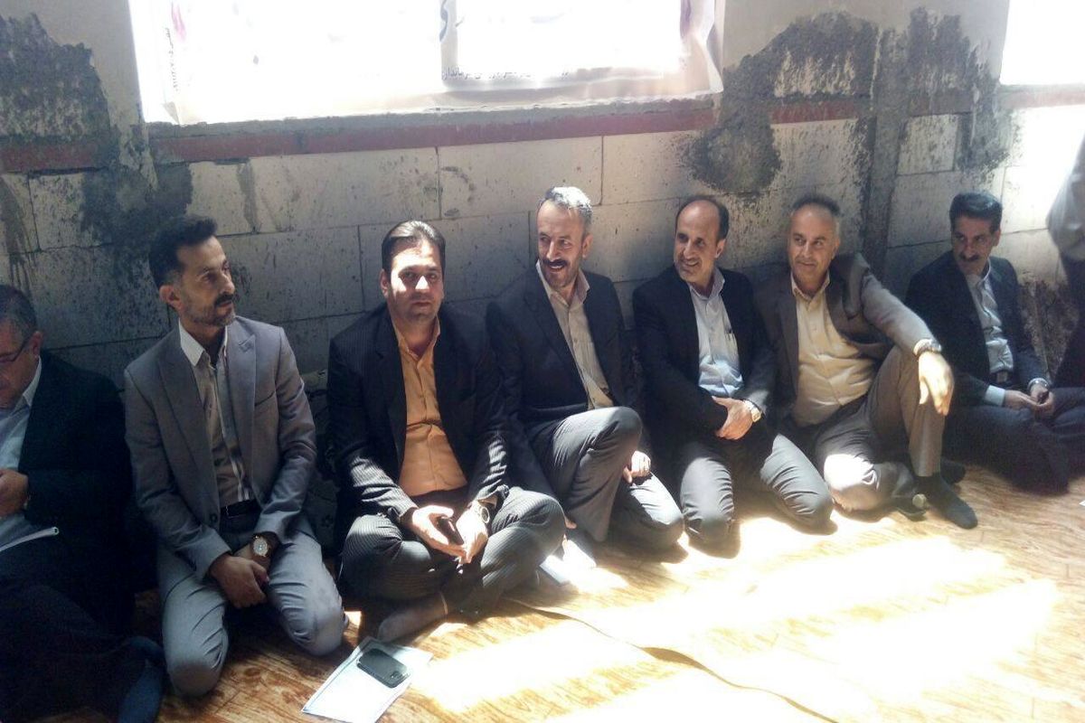 میز خدمت در مصلی شهر محمودآباد برپا شد