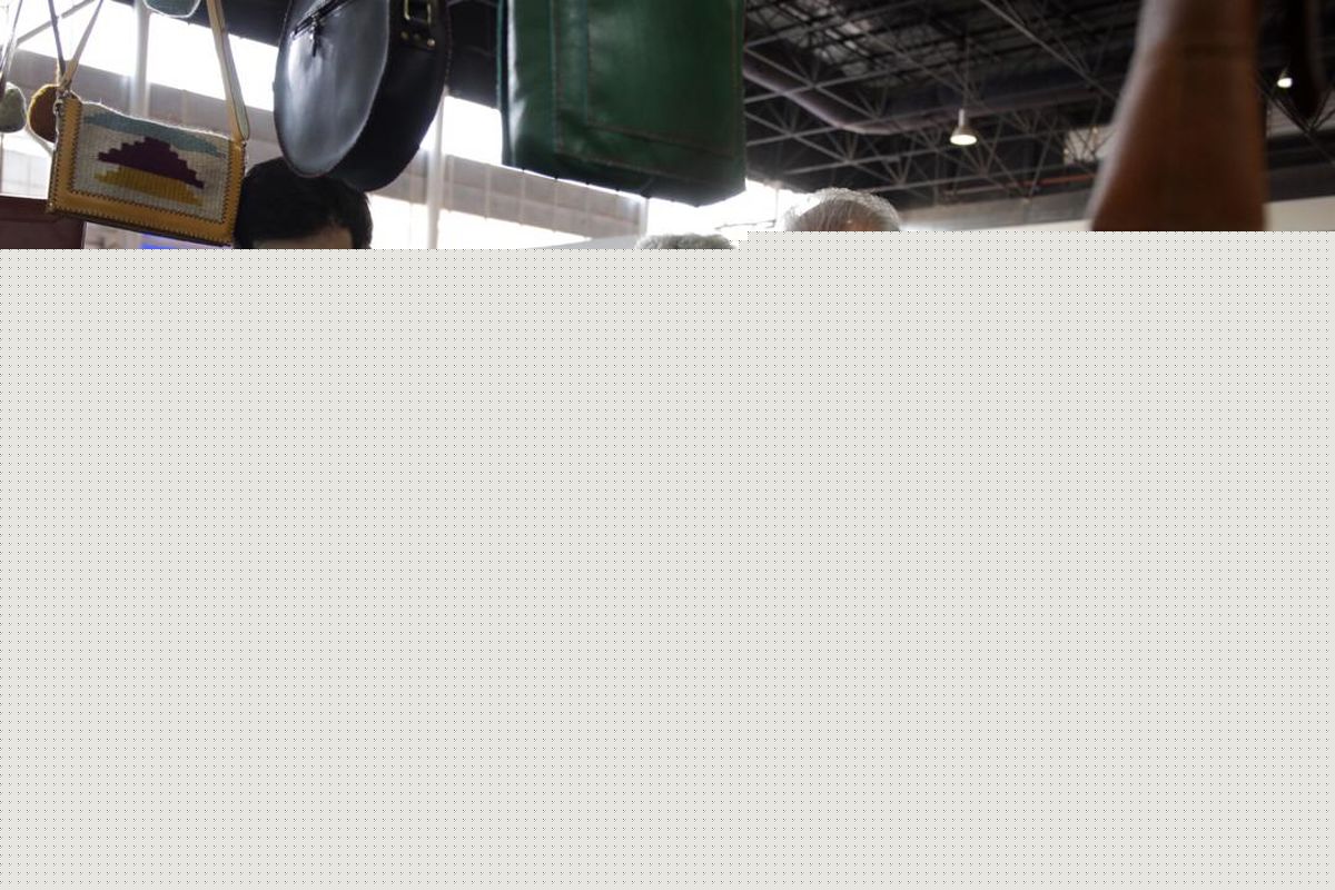 تقویت صنایع دستی و تولید محصولات فرهنگی در راستای بهبود شرایط اقتصادی