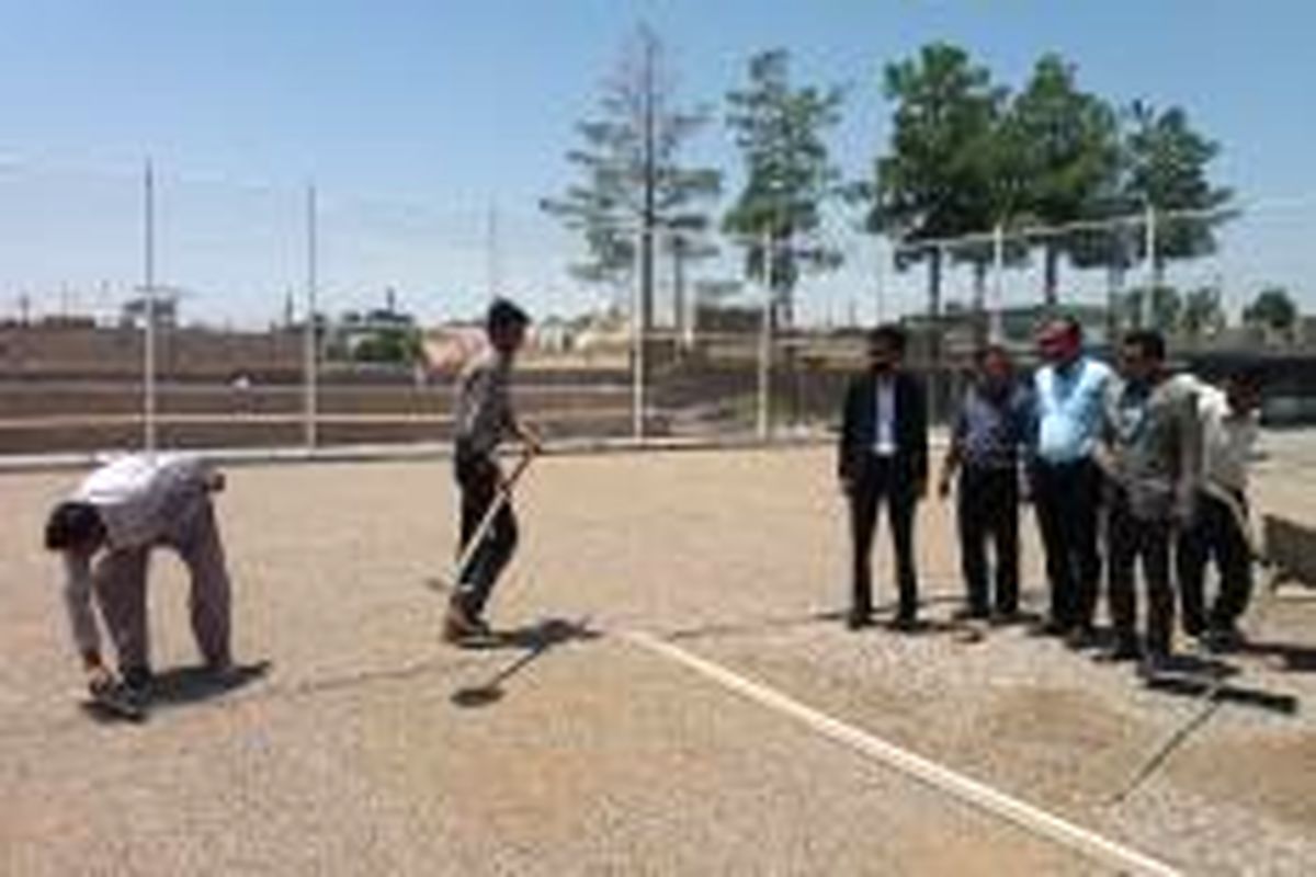 بازدید معاون توسعه امور ورزش استان از پروژه مینی چمن مصنوعی فردوس