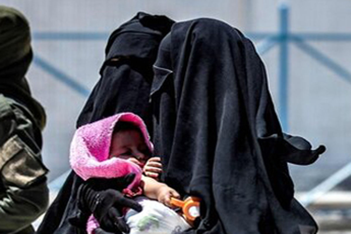 حرف‌های درگوشی بیوه‌های داعش با تروریست‌زاده‌ها که از آن‌ها بمب ساعتی می‌سازد!