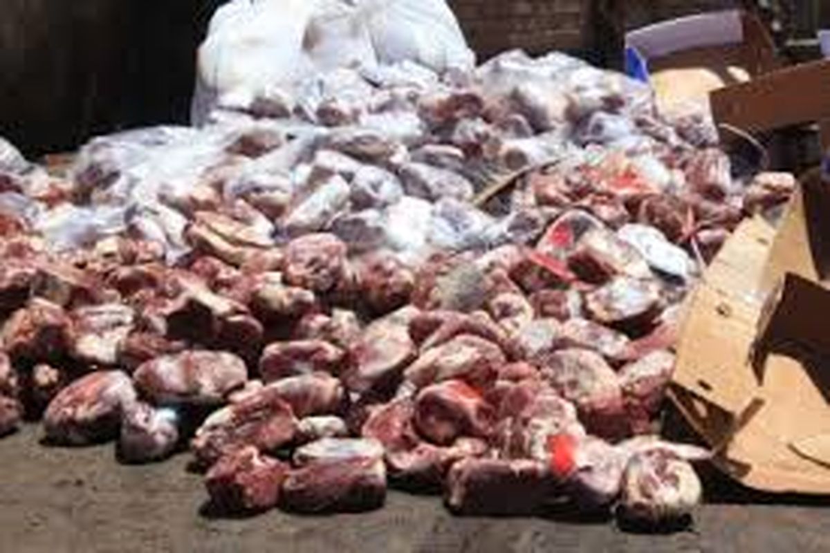 کشف و ضبط ۲۰۰ کیلوگرم گوشت فاسد از سلف یک مرکز آموزشی در همدان