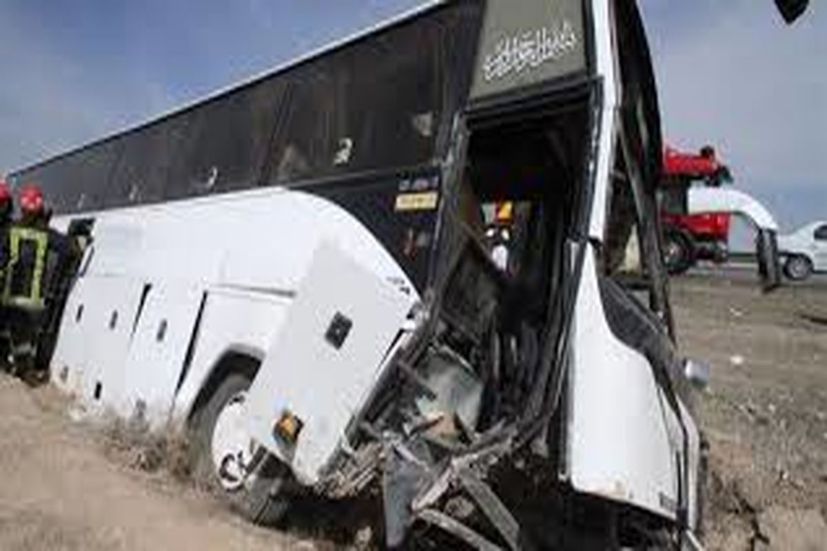 ۱۳کشته و زخمی در برخورد اتوبوس با کامیون در محور نورآباد به نهاوند