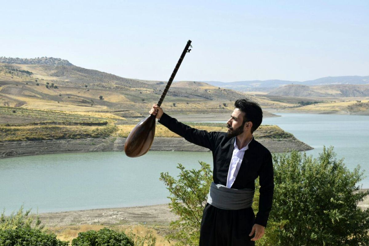 جشنواره آوای کهن تنبور و موسیقی مناطق کرد نشین