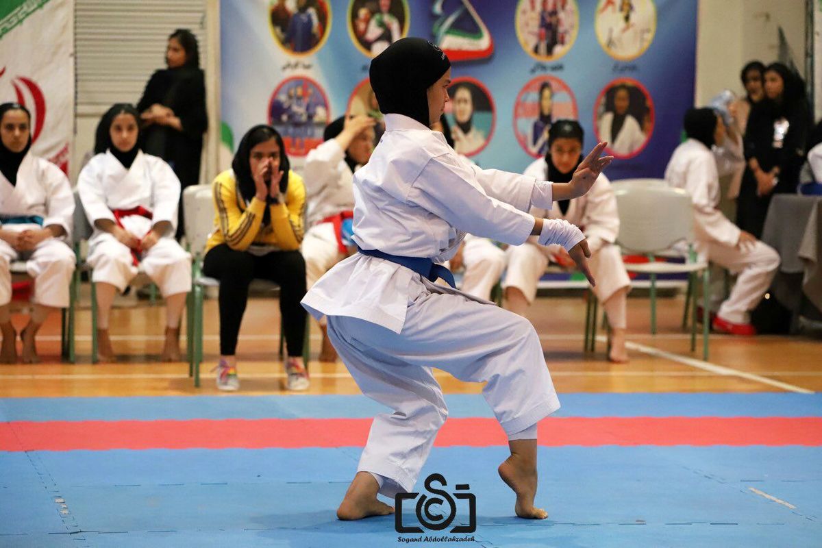 لیلا برجعلی بر سکوی نایب قهرمانی لیگ کاراته وان دختران ایران