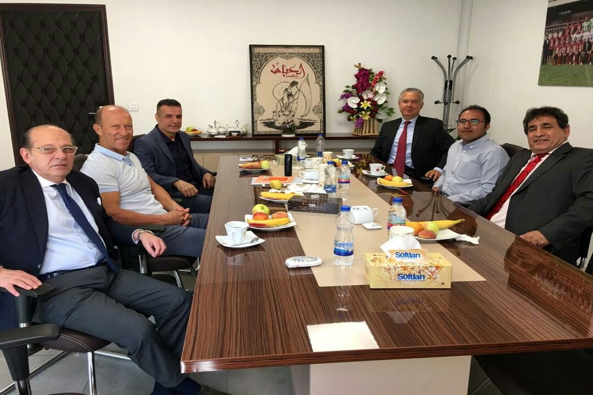 نشست مدیر عامل باشگاه پرسپولیس با سفیران برزیل و آرژانتین