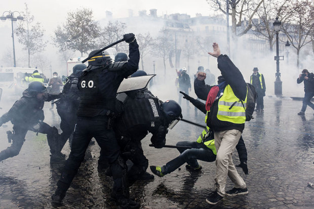 بیش از ۱۰۰ نفر در اعتراضات جلیقه زردهای فرانسه بازداشت شدند