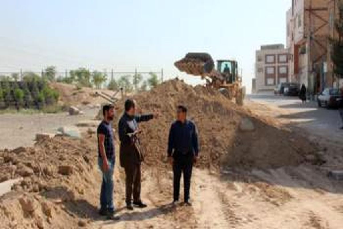 شروع عملیات تعریض و زیرسازی خیابان صاحب الزمان (عج) روستای قمصر