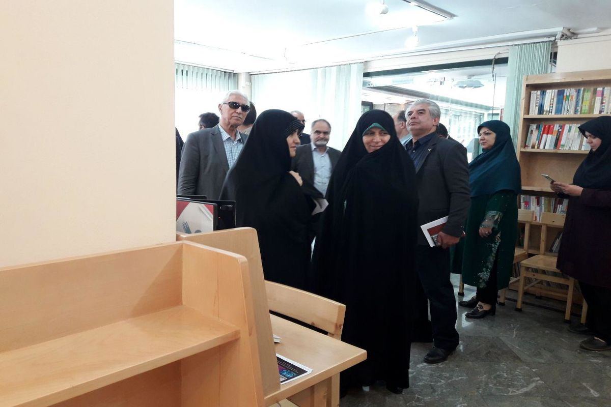 رئیس مرکز آموزش مدیریت دولتی از کتاب‌های آموزشی رونمایی کرد