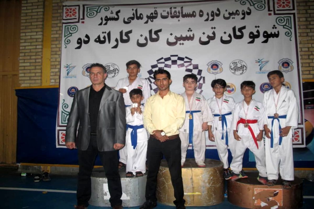 ۱۴ مدال سهم پسران کاراته کار منطقه آزاد قشم