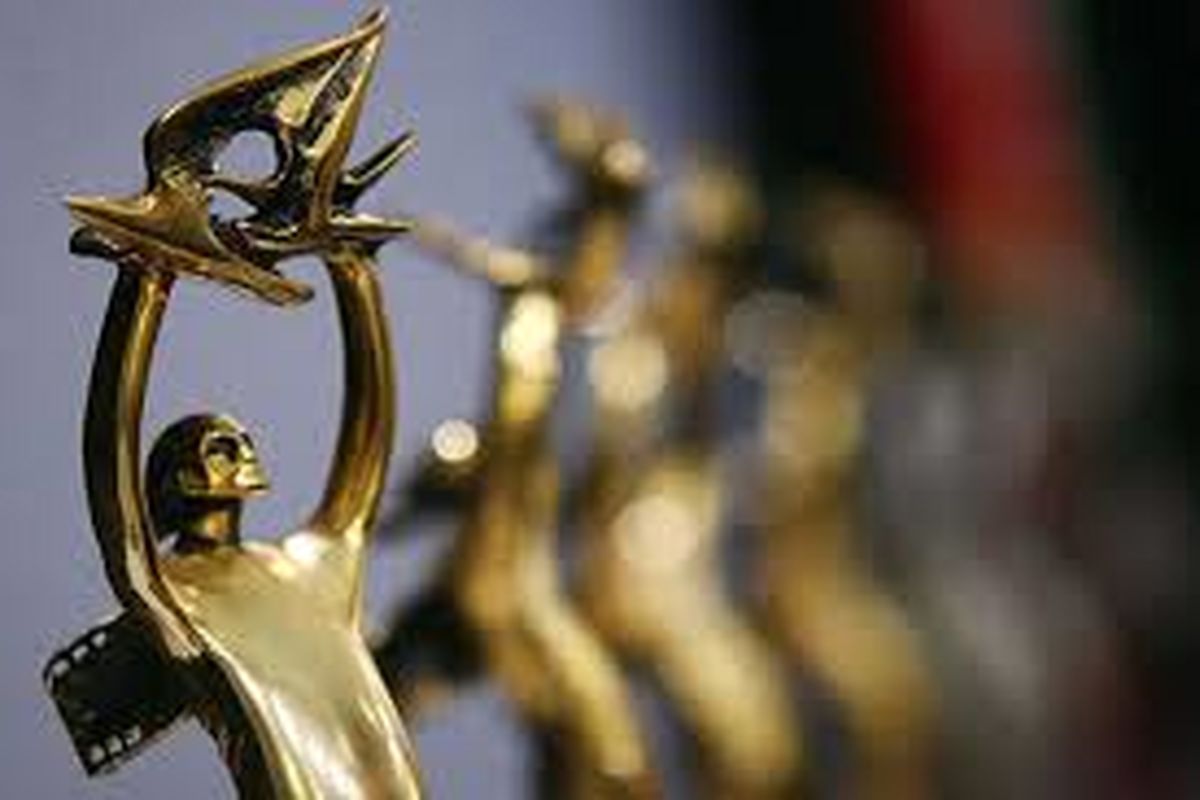یک جایزه سینمایی برای شهردار تهران / حمایت سینمای ایران از فردوسی‌پور / جوایز اصلی برای «سرخ‌پوست»