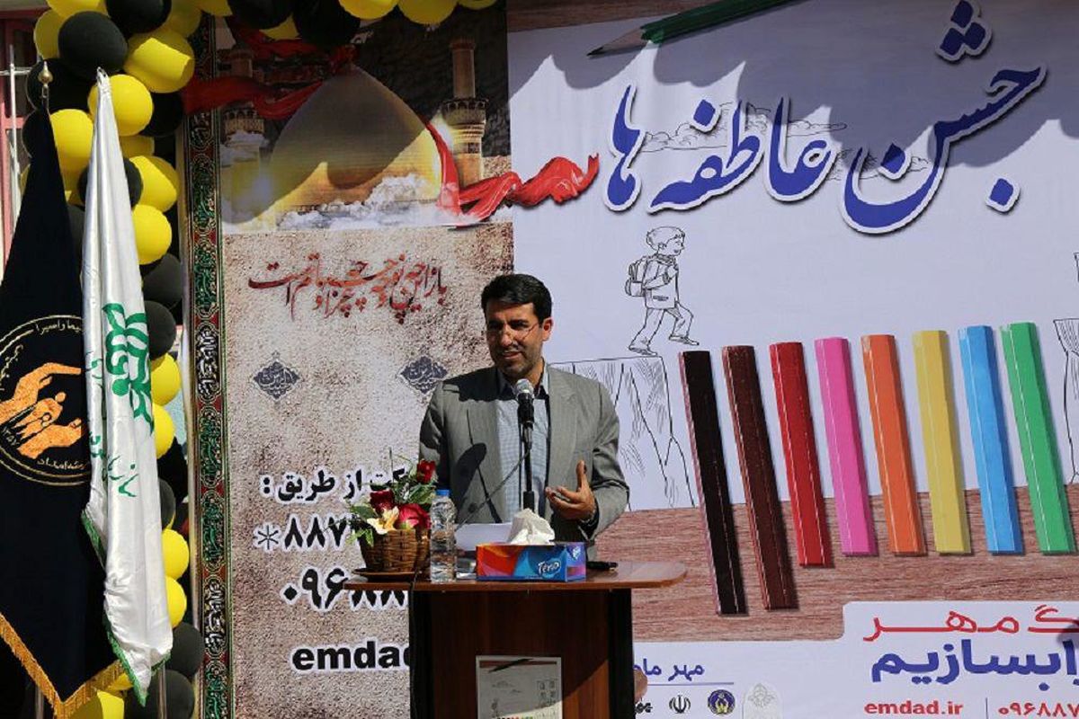 جشن عاطفه ها در یک هزار مدرسه کردستان برگزار شد/رشد ۳۳ درصدی کمک‌های مردمی