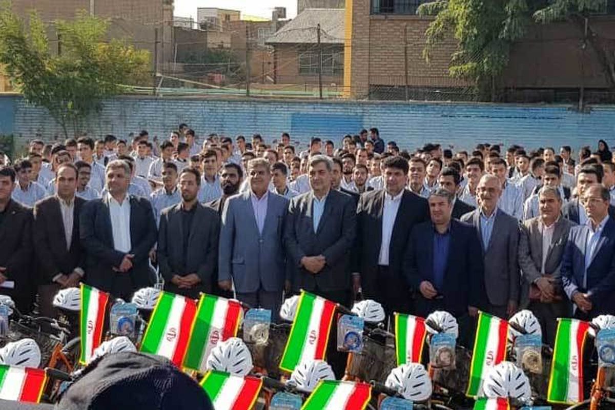 تحویل ۱۰۰ دستگاه دوچرخه به مدرسه‌ای در منطقه ۱۷ شهر تهران