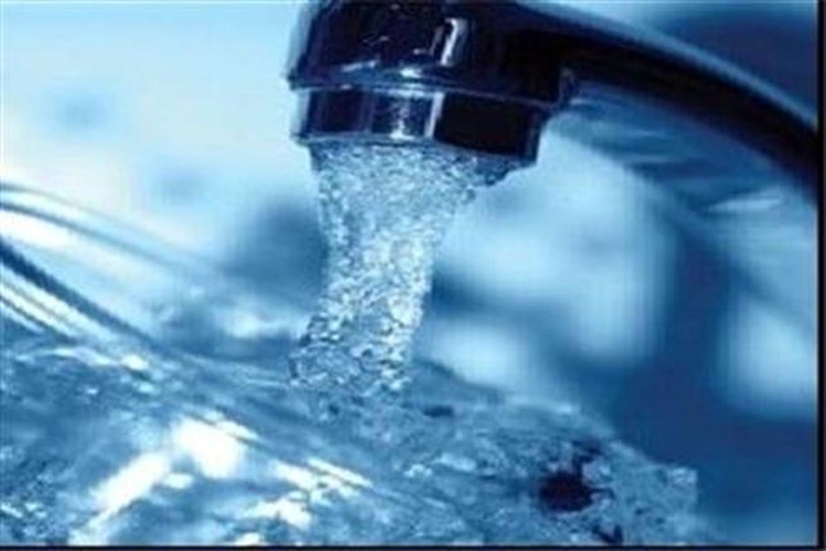 توزیع روزانه پنج میلیون لیتر آب فقط در مرز مهران!