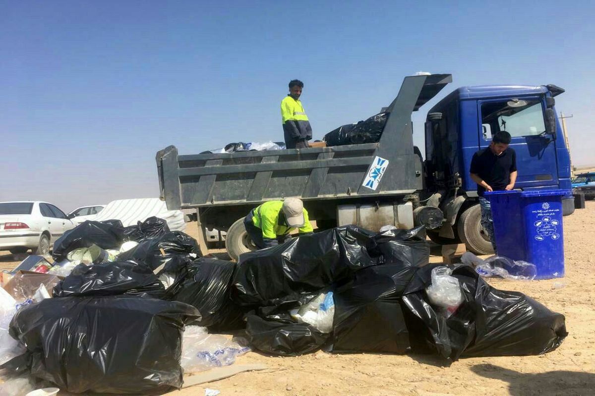 جمع آوری ۴۰۶ تن زباله در مرز مهران / ۱۰۰نیروی خدمات شهری به خادمین زوار در مرز مهران افزوده شدند