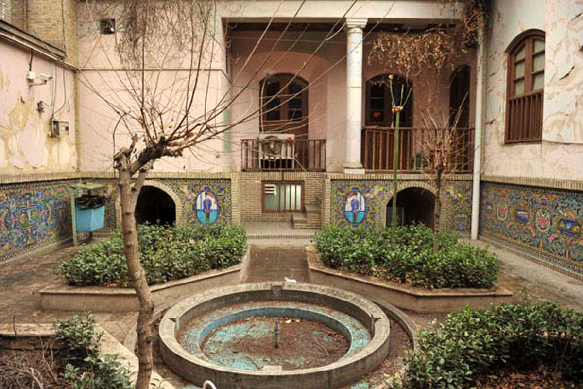بناهای تاریخی ملک در تهران نیاز به مرمت و ثبت ملی دارند