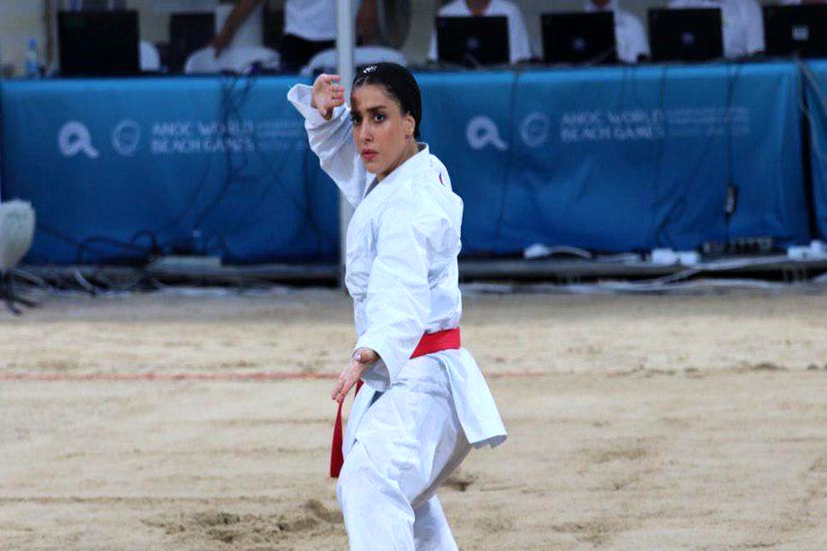 فاطمه صادقی‌با کسب مدال نقره‌ در کاراته‌ چراغ‌ اول‌ را برای‌ایران روشن کرد