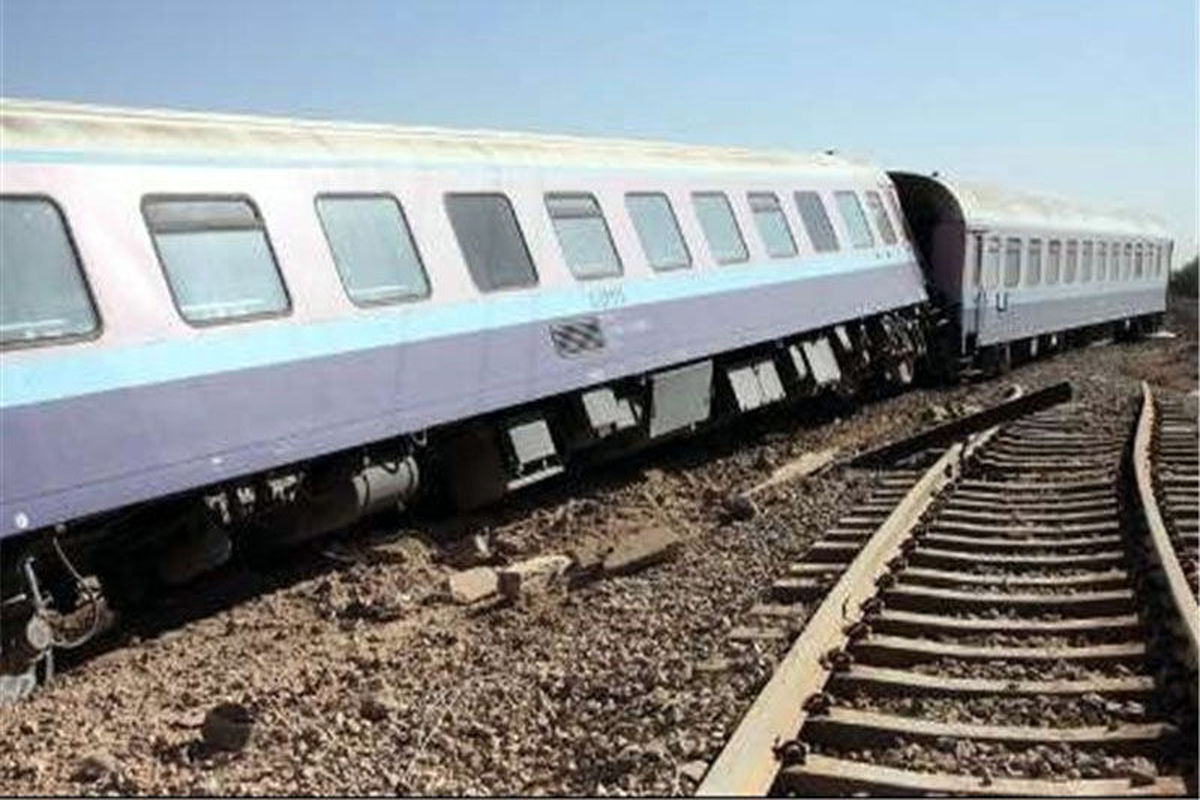 خارج شدن قطار از ریل ۳۹ کشته و مجروح برجای گذاشت/ تیم های امدادی در جستجوی مصدومان