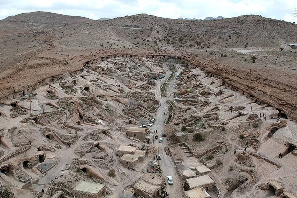 روستایی که زیر خاک مدفون است/ در این روستا مردم به زبان ساسانی صحبت می‌کنند