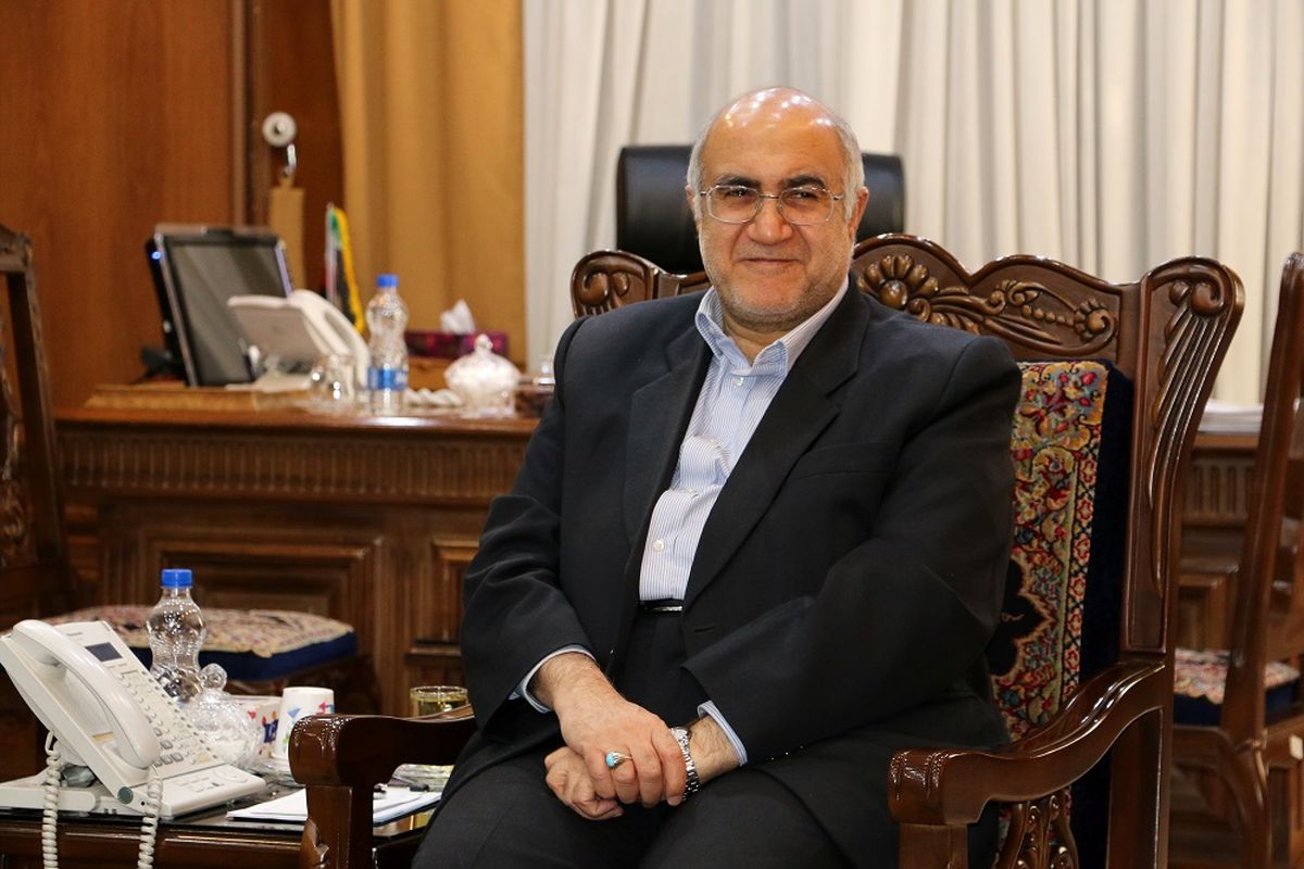 باید از تصمیمات برحق نظام تبعیت کنیم