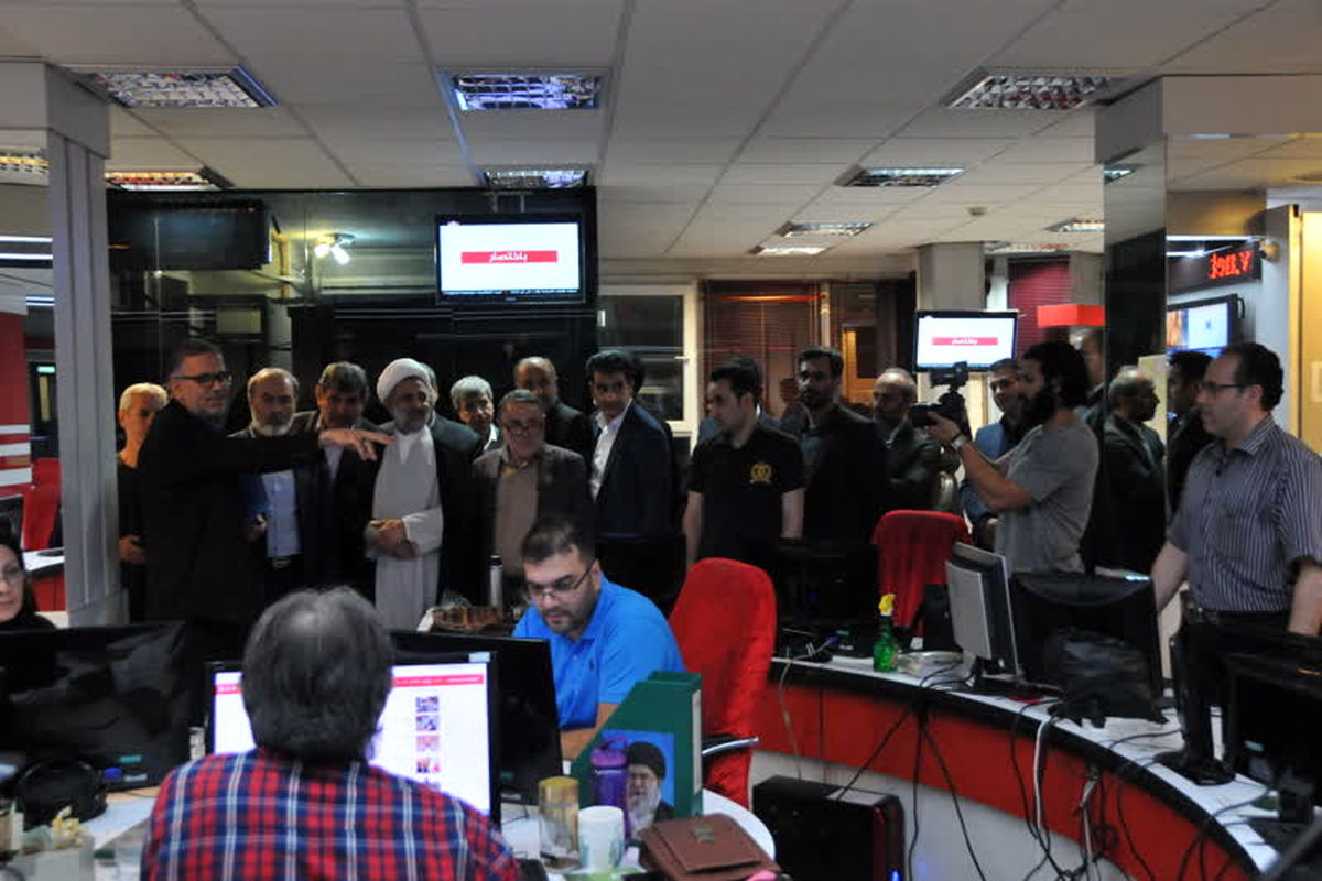 بازدید نمایندگان مجلس شورای اسلامی از یک شبکه تلویزیونی