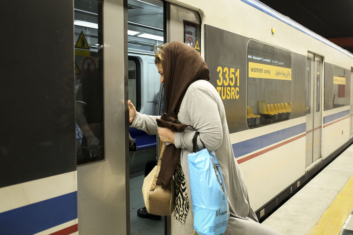 خدمات‌رسانی متروی تهران به شرکت کنندگان در راهپیمایی ۱۳ آبان