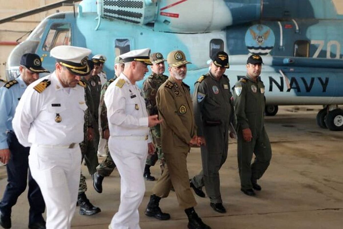 بازدید فرمانده ارتش از پایگاه دریایی بوشهر