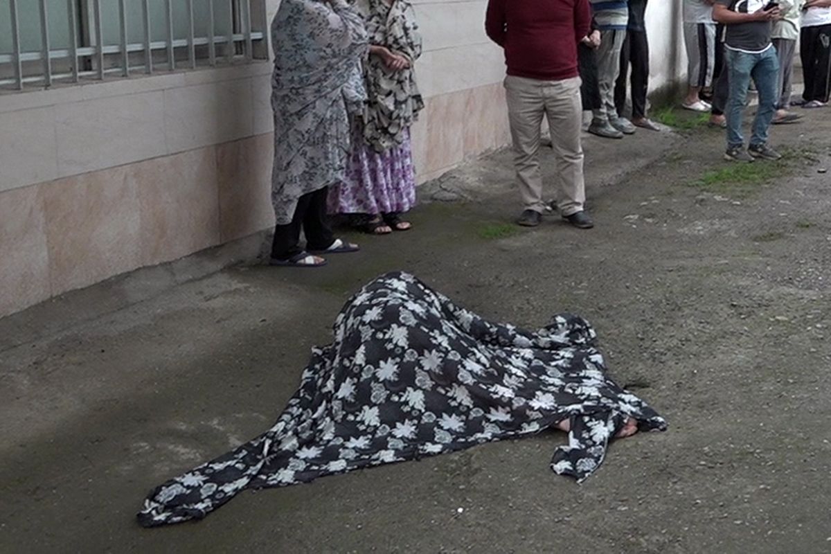 سقوط دختری جوان از ساختمان تجاری _ مسکونی