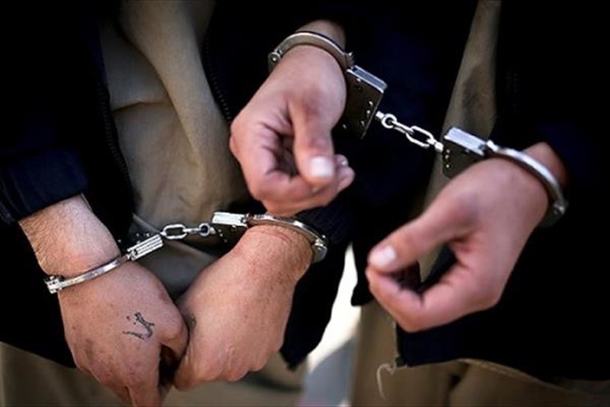 دستگیری ۲ زورگیر حرفه‌ای با ۲۰ فقره سرقت در زاهدان