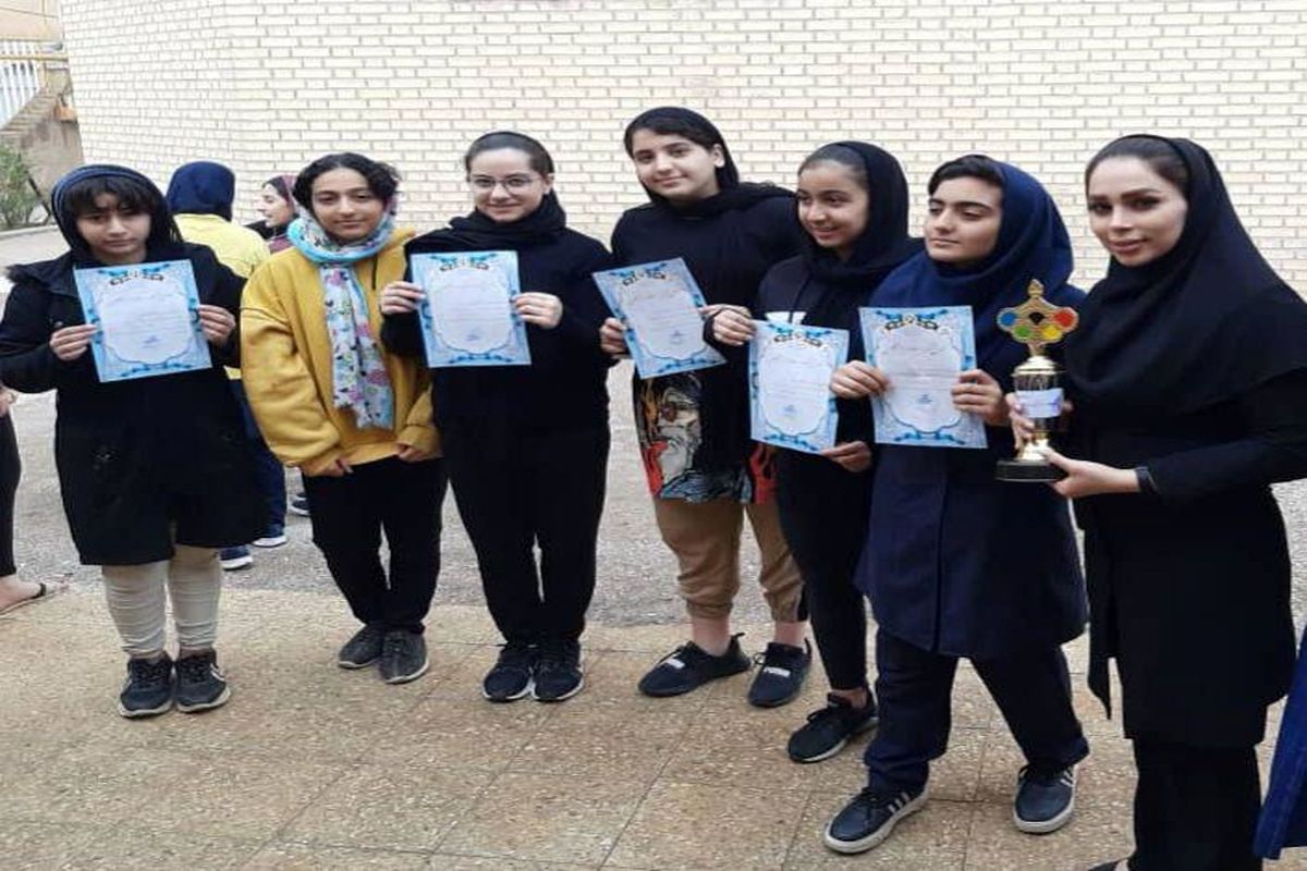قهرمانی دختران دانش آموز شناگر آبادان در مسابقات خوزستان