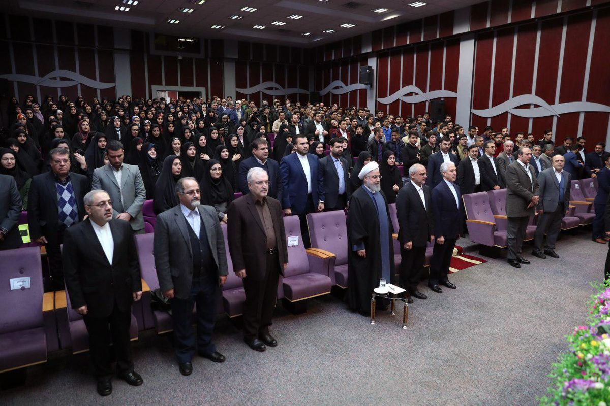 حضور روحانی در جمع دانشجویان دانشگاه فرهنگیان