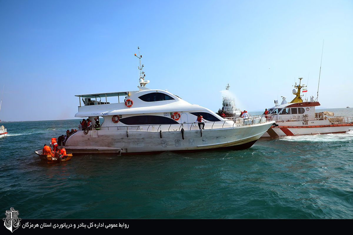 برگزاری مانورامداد و نجات در بزرگترین پایانه مسافری دریایی ایران