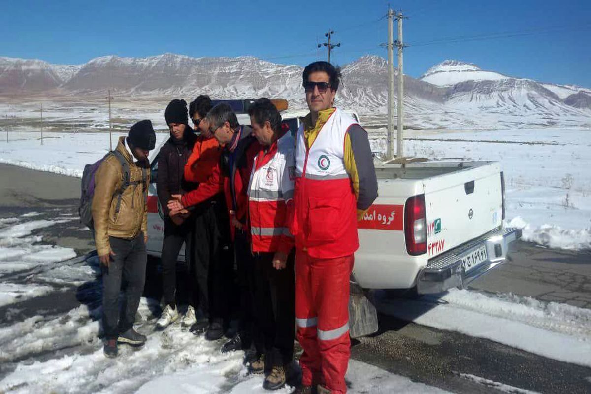 نجات دو گردشگر اصفهانی در کوهستان های الیگودرز