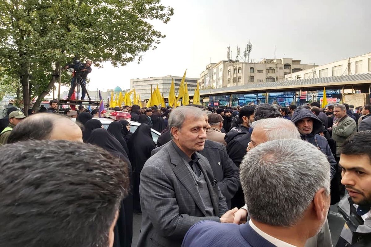 حضور ربیعی و آیت‌الله جنتی در مراسم راهپیمایی ۴ آذرماه