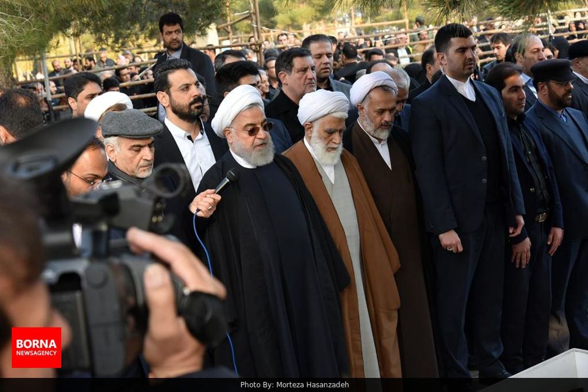 حضور روحانی و فریدون در مراسم تشییع و تدفین همشیره خود