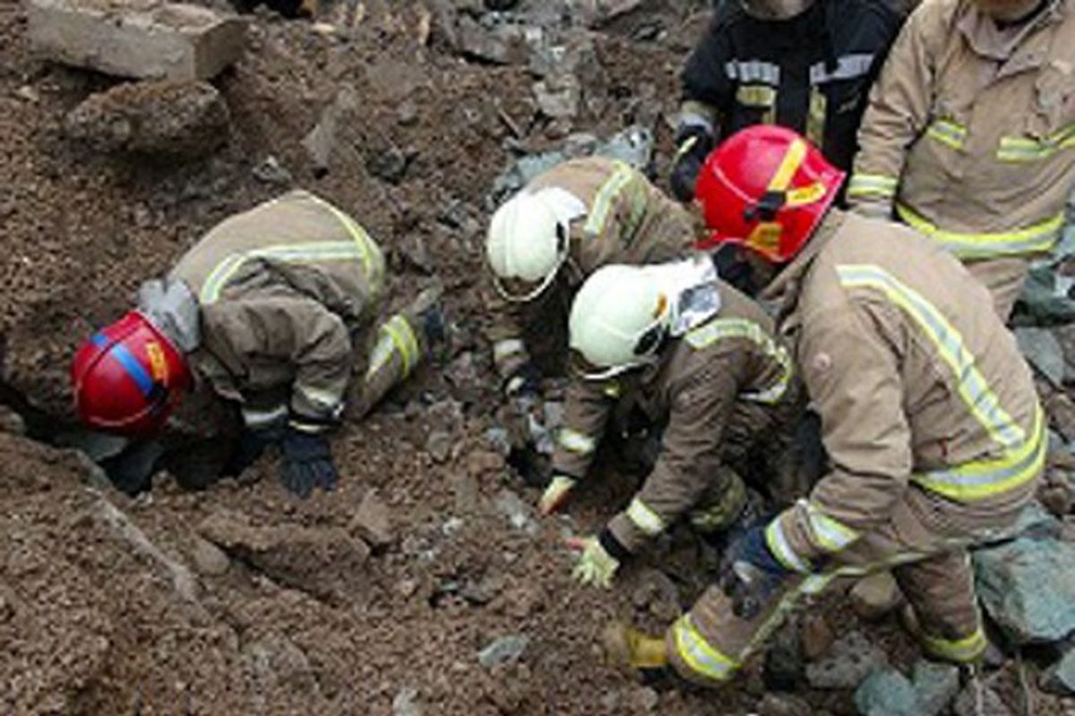 مدفون شدن ۵ کارگران بر اثر ریزش آوار/ دو نفر فوت شدند