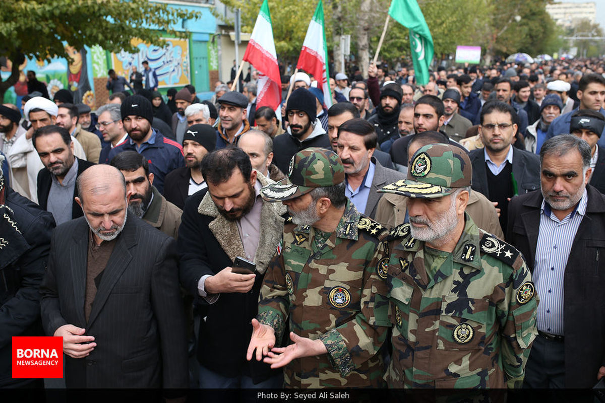 فرمانده کل ارتش در تجمع امنیت، اقتدار و آرامش حضور یافت