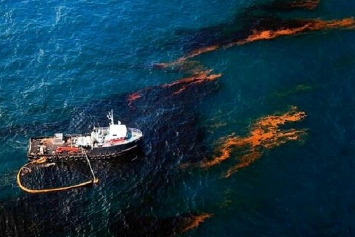 آغاز عملیات پاک سازی آلودگی نفتی در خلیج فارس
