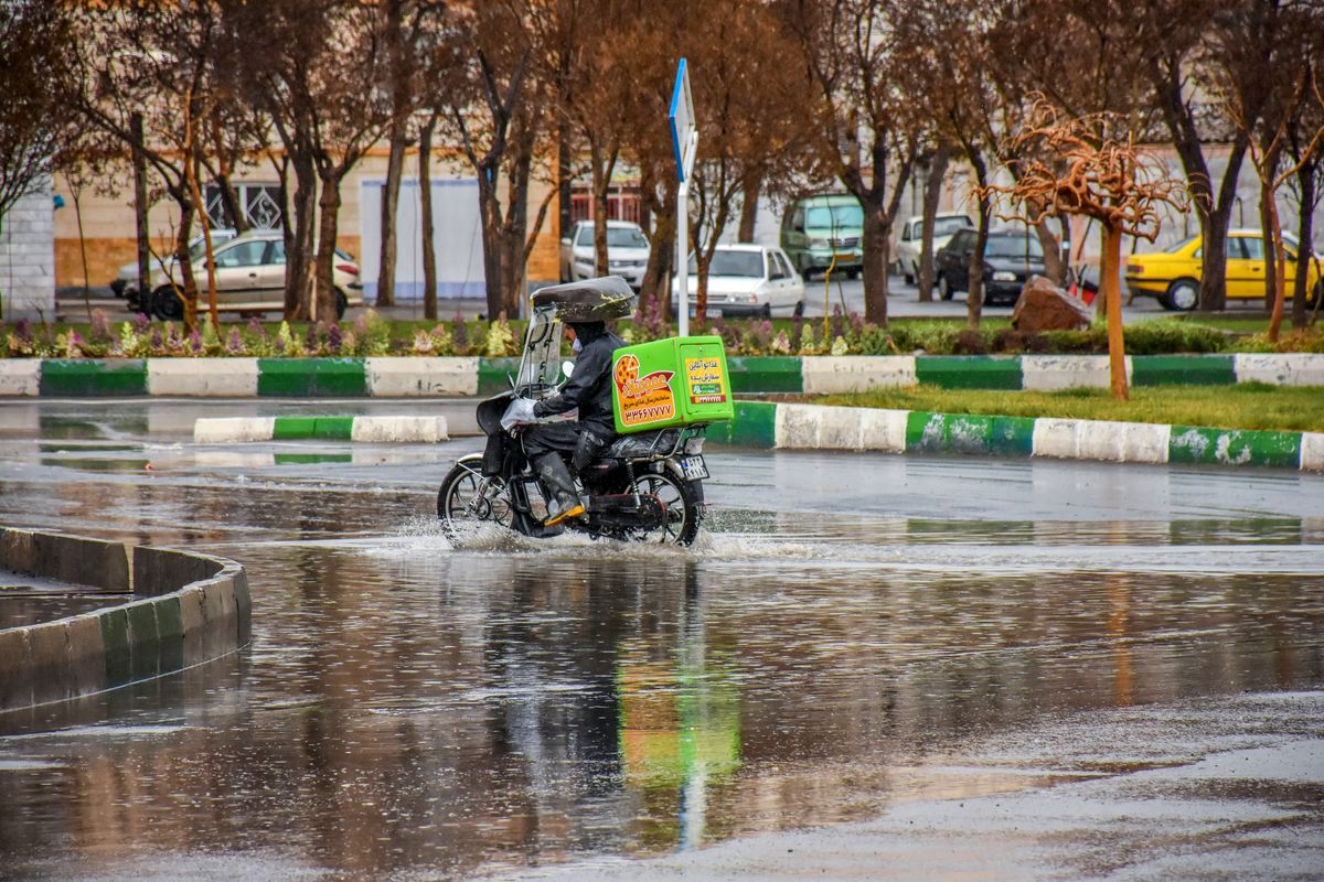 ایران بارانی شد/ دمای هوا رو به کاهش است