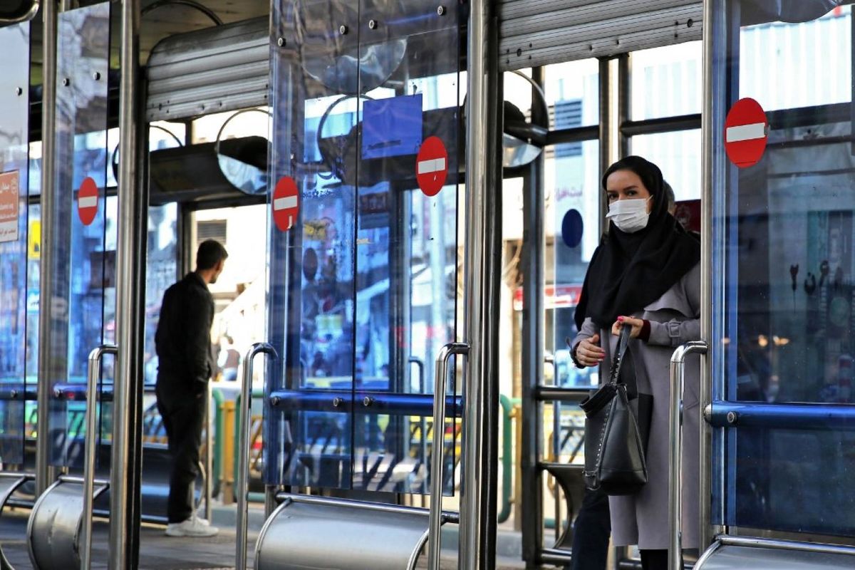 ابتلا به کرونا درتهران دارای تکان‌های سینوسی است/حضور مردم و حجم استفاده از  وسایل نقلیه عمومی در تهران نگران کننده است/اجرای ناقص طرح فاصله گذاری اجتماعی+ فیلم