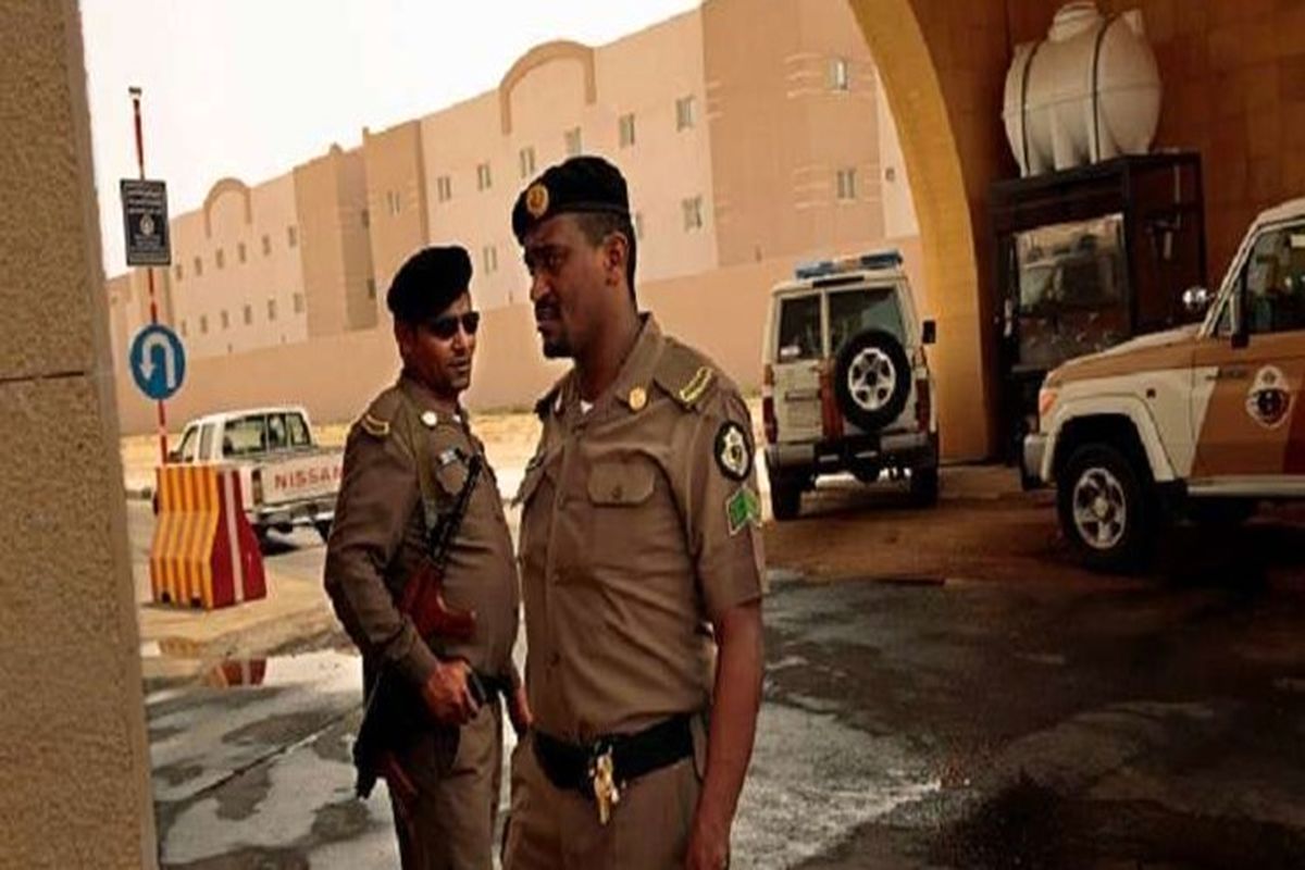 عربستان برای نقض مقررات کرونا ۲۰ روز زندان تعیین کرد