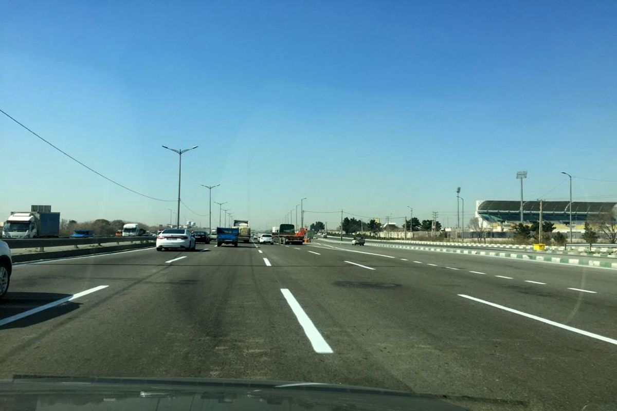 اجرای ۴۰ کیلومتر خط کشی محوری در بزرگراه‌های ورودی شهر