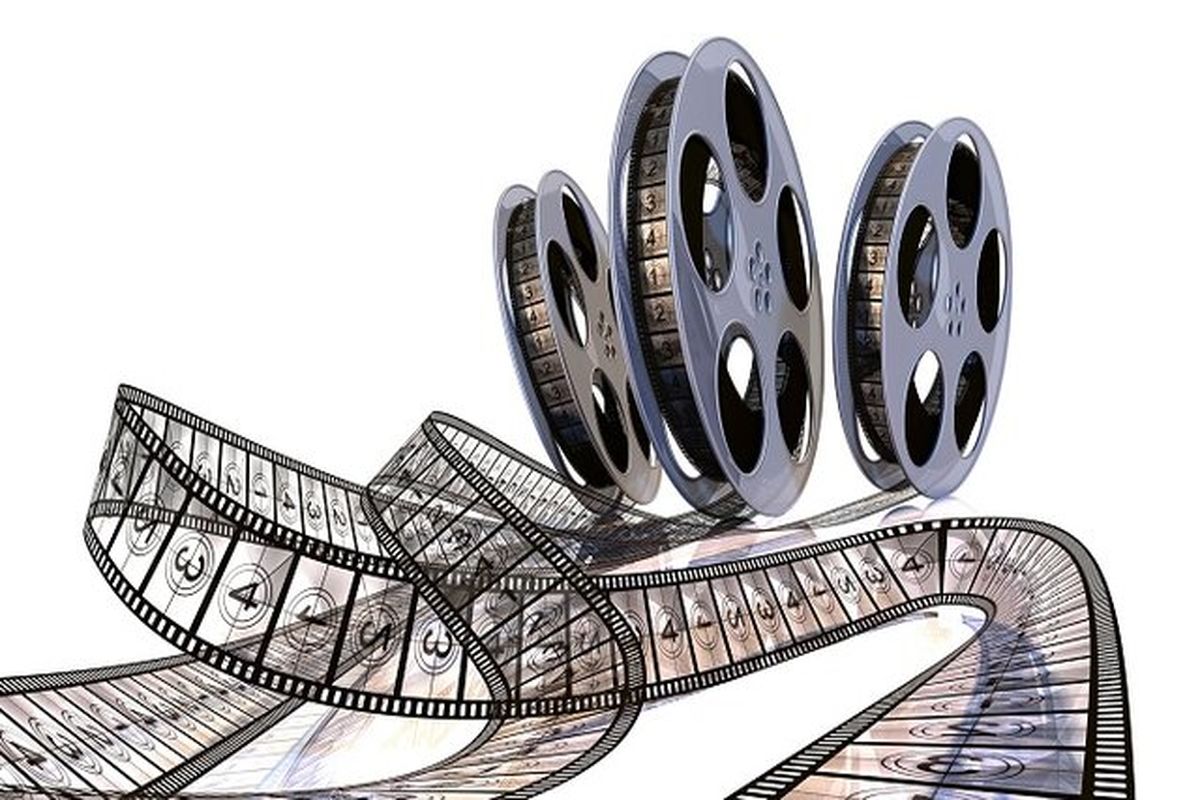 انتقاد به ادامه فعالیت پروژه‌های سینمایی