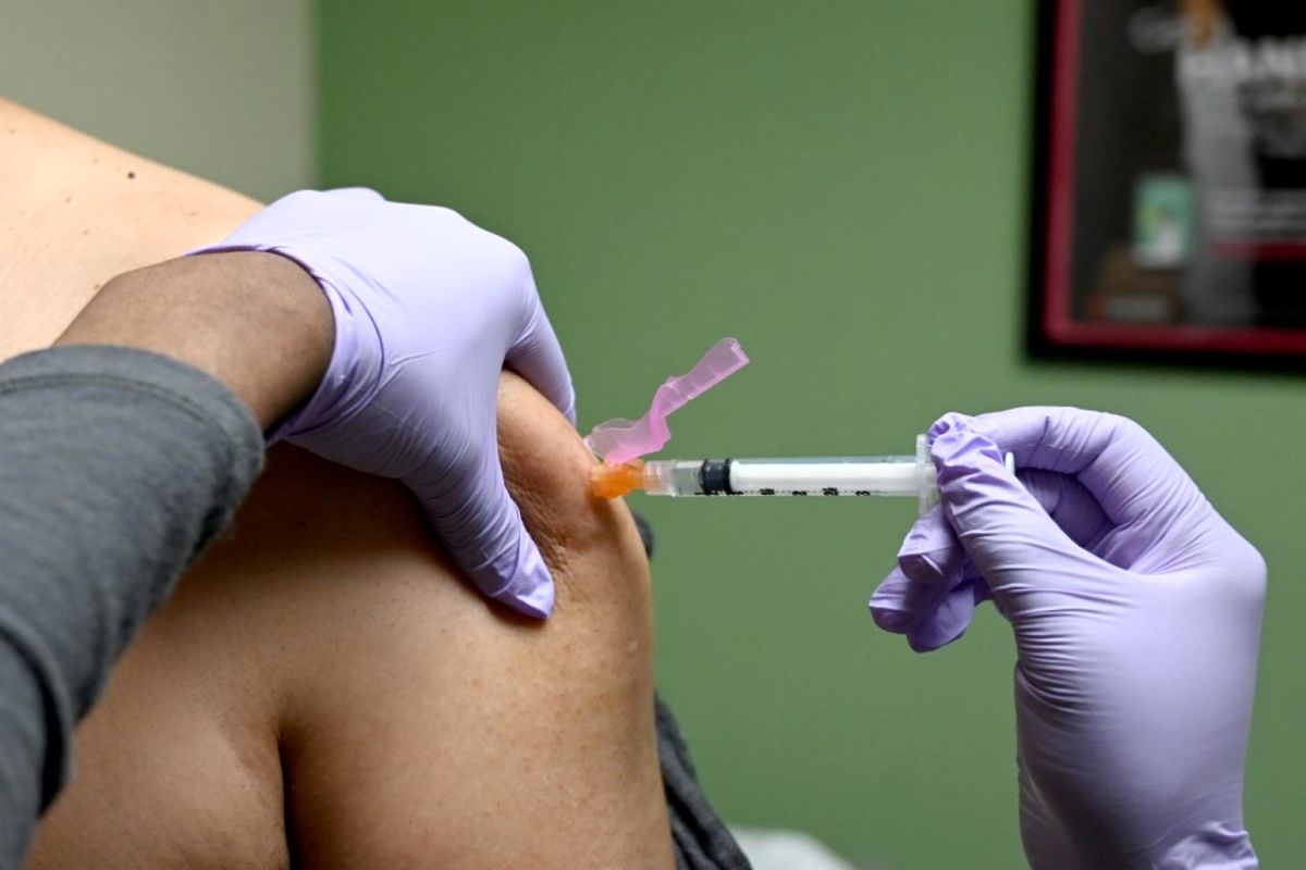 توزیع واکسن آنفلوآنزا در داروخانه‌های منتخب کرمانشاه