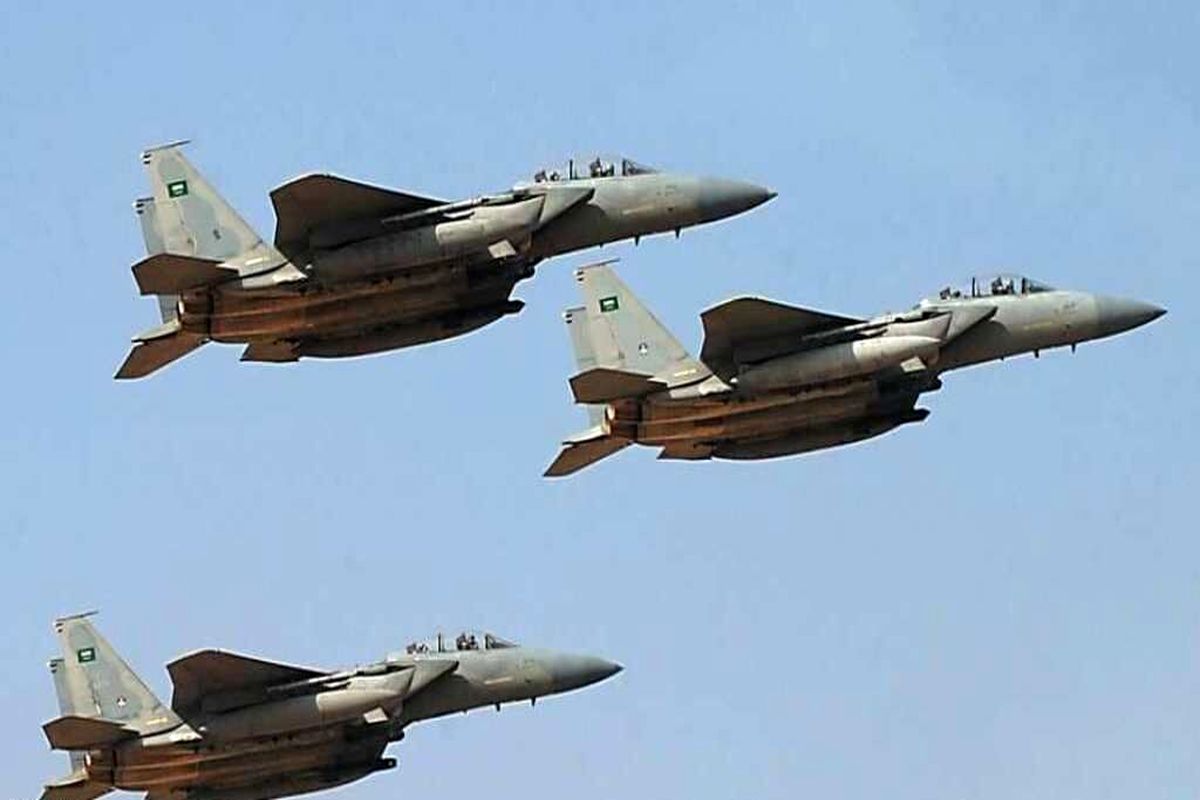 حمله جنگنده‌های سعودی به فرودگاه صنعا