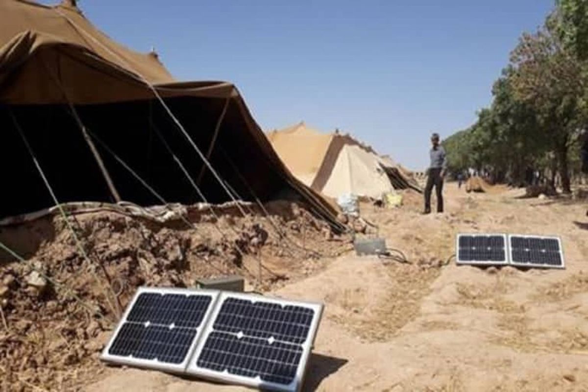 تحویل سامانه های خورشیدی عشایری قابل حمل به ۱۰۰۰ خانوار عشایری