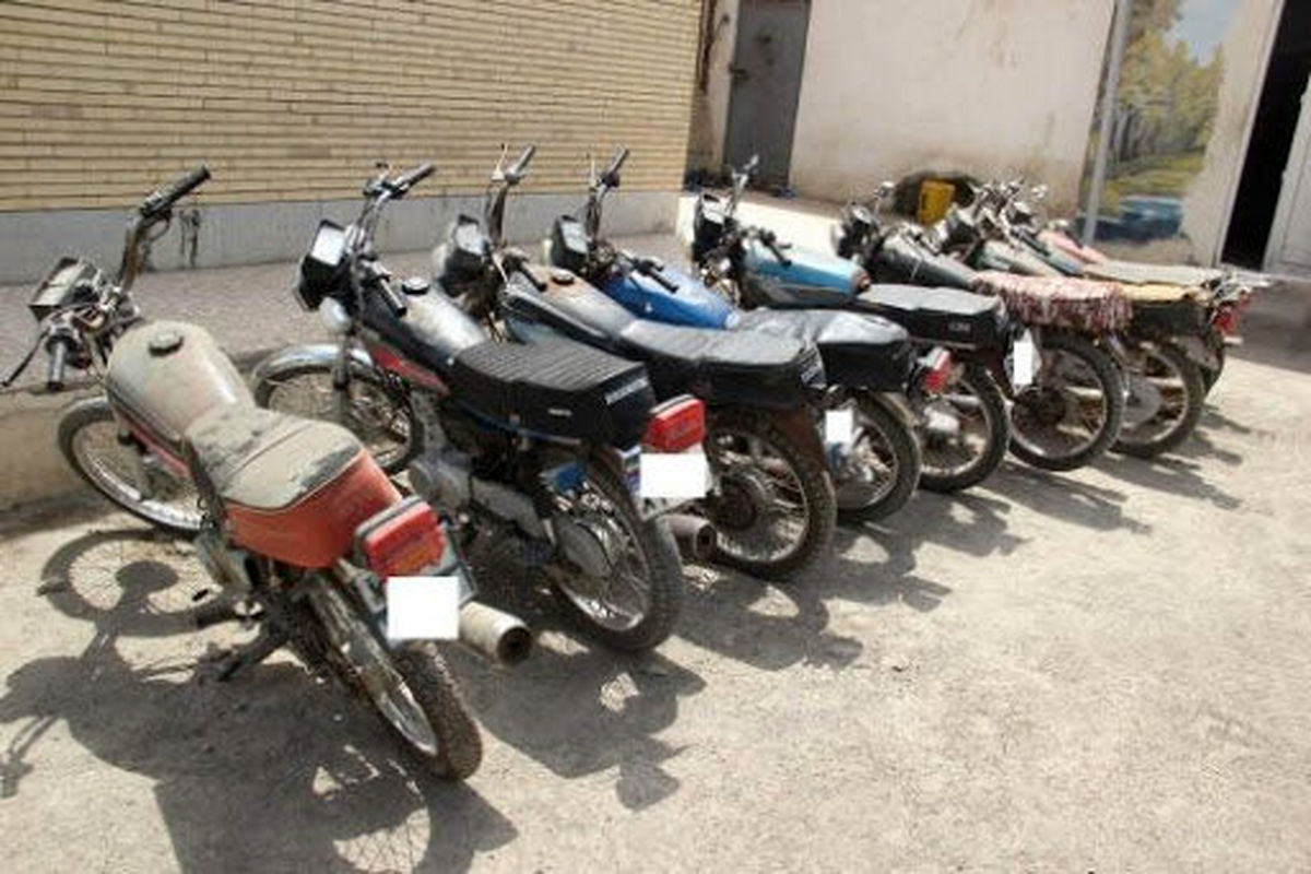 کشف ۵ دستگاه موتورسیکلت سرقتی در نهاوند