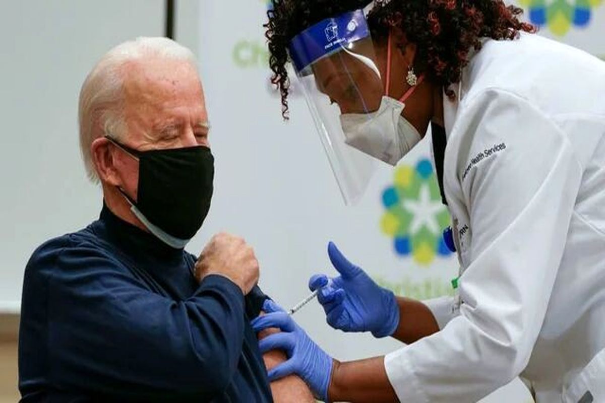 رئیس جمهور آمریکا هم بالاخره واکسن کرونا زد!+عکس