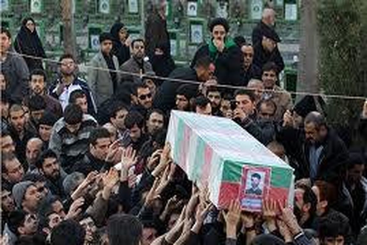 وداع نوجوانان انقلابی مشهد با شهید تازه تفحص شده دفاع مقدس