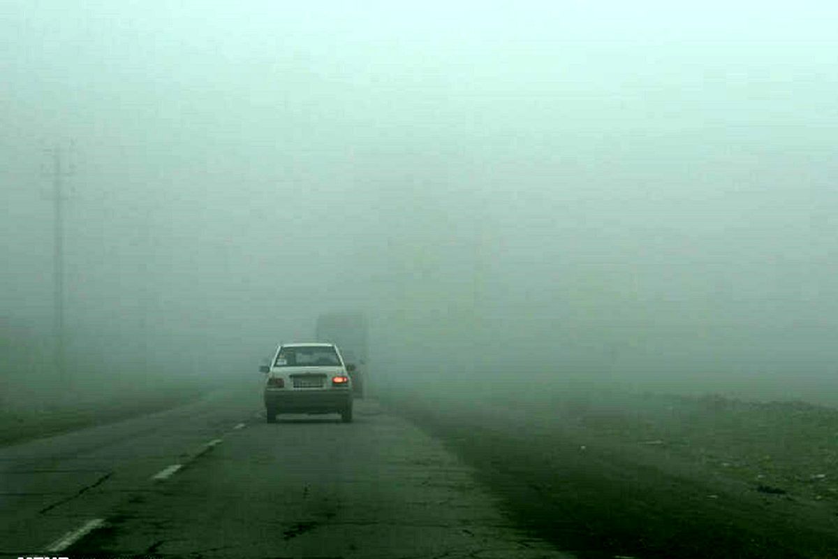با توجه به بارش باران و برف، مه موضعی در محورهای زنجان حاکم است